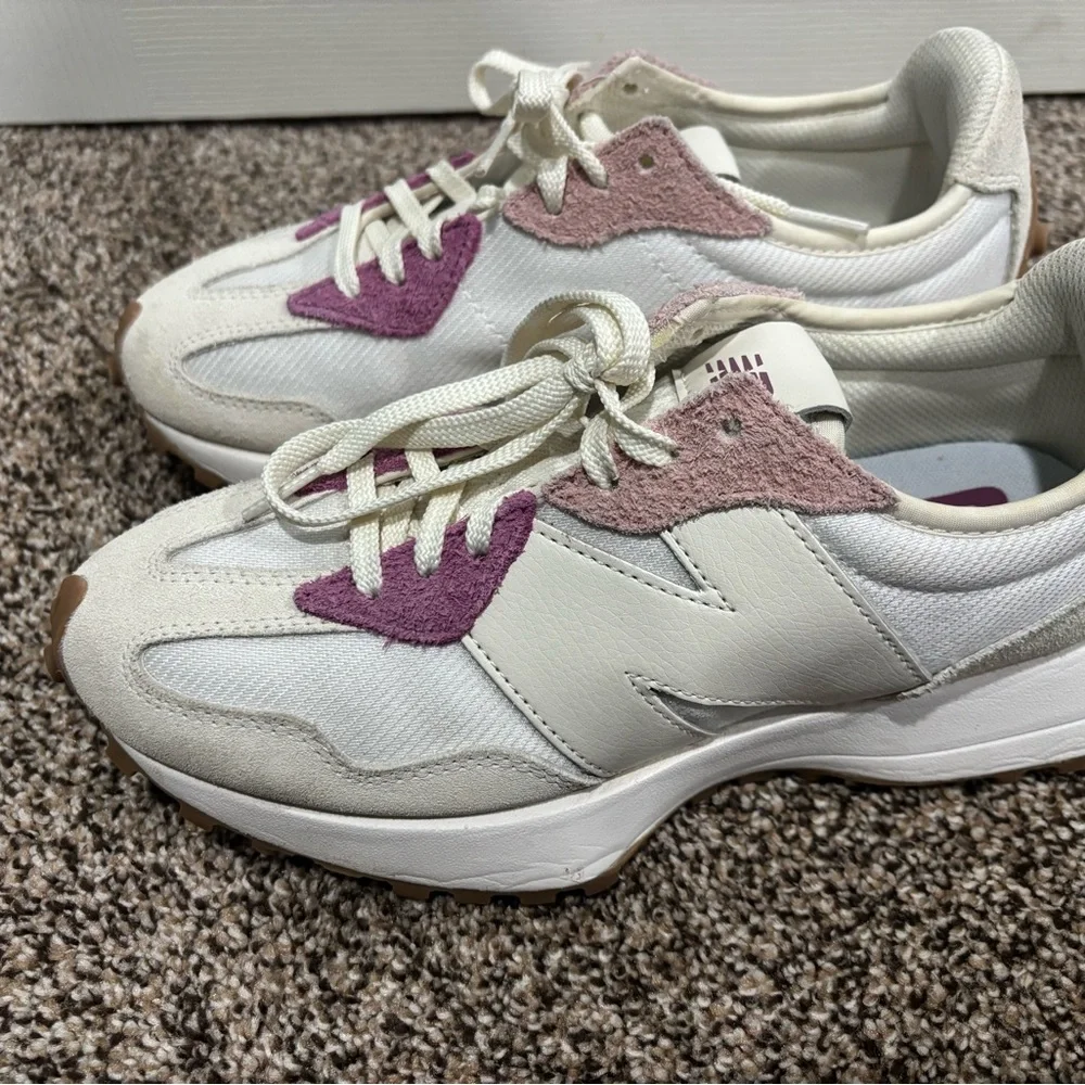 New Balance Women's Cream and Pink Runner Sneakers 327 The Intelligence Choice - Picture 2 of 7